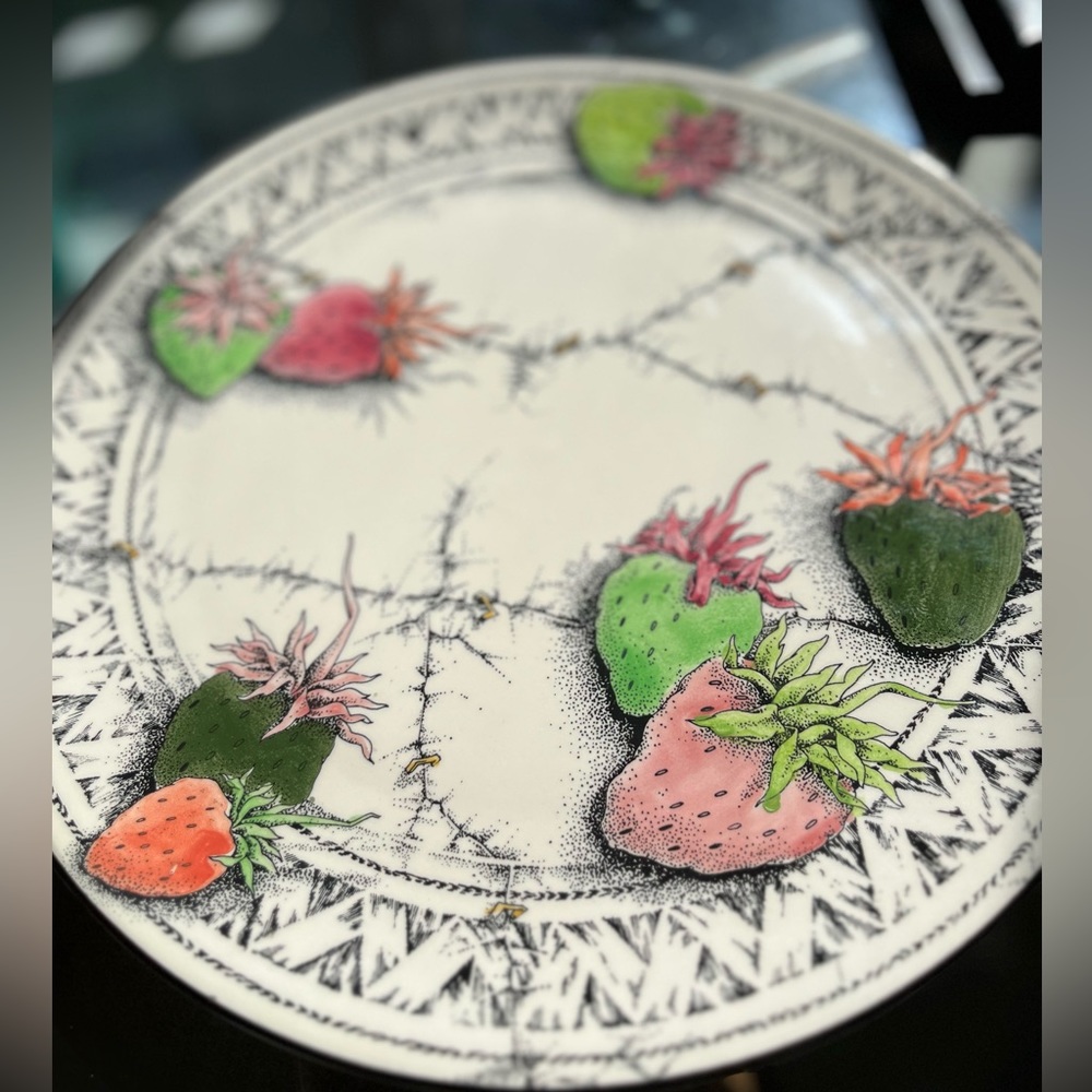 Fraises En Folie Cake Plate by FAIENCERIE DE GIEN Handpainted Strawberries Rare - Picture 5 of 5
